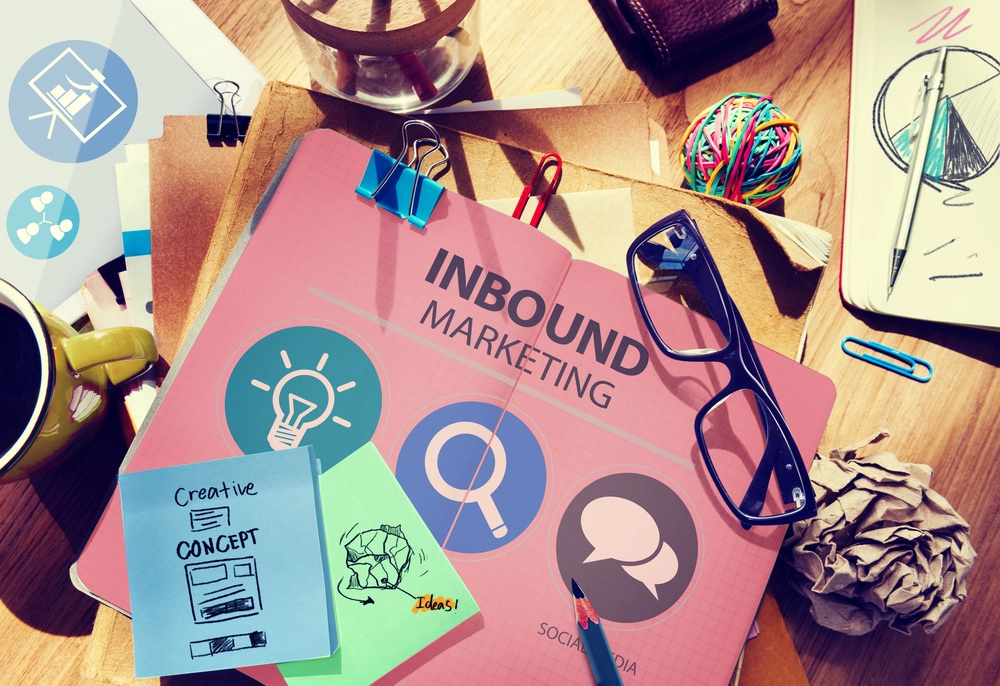 planeador perfomance digital con iconos de inbound marketing