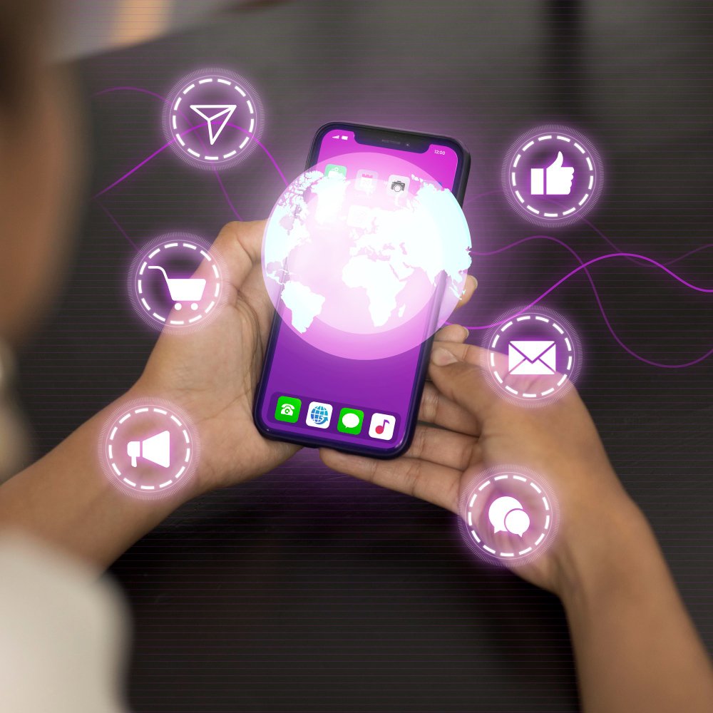 Concepto gráfico de integración omnicanal en ecommerce con iconos